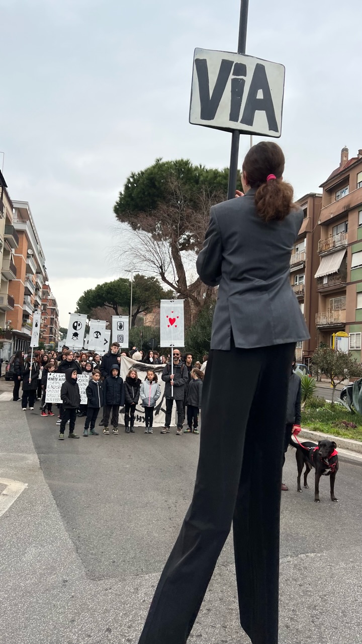 La crociata dei bambini, un corteo silenzioso per le strade di Ostia